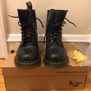Dr. Martens Women’s 1460 smooth boots navy